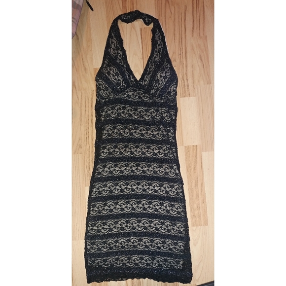 Lace dress - Picture 3 of 4